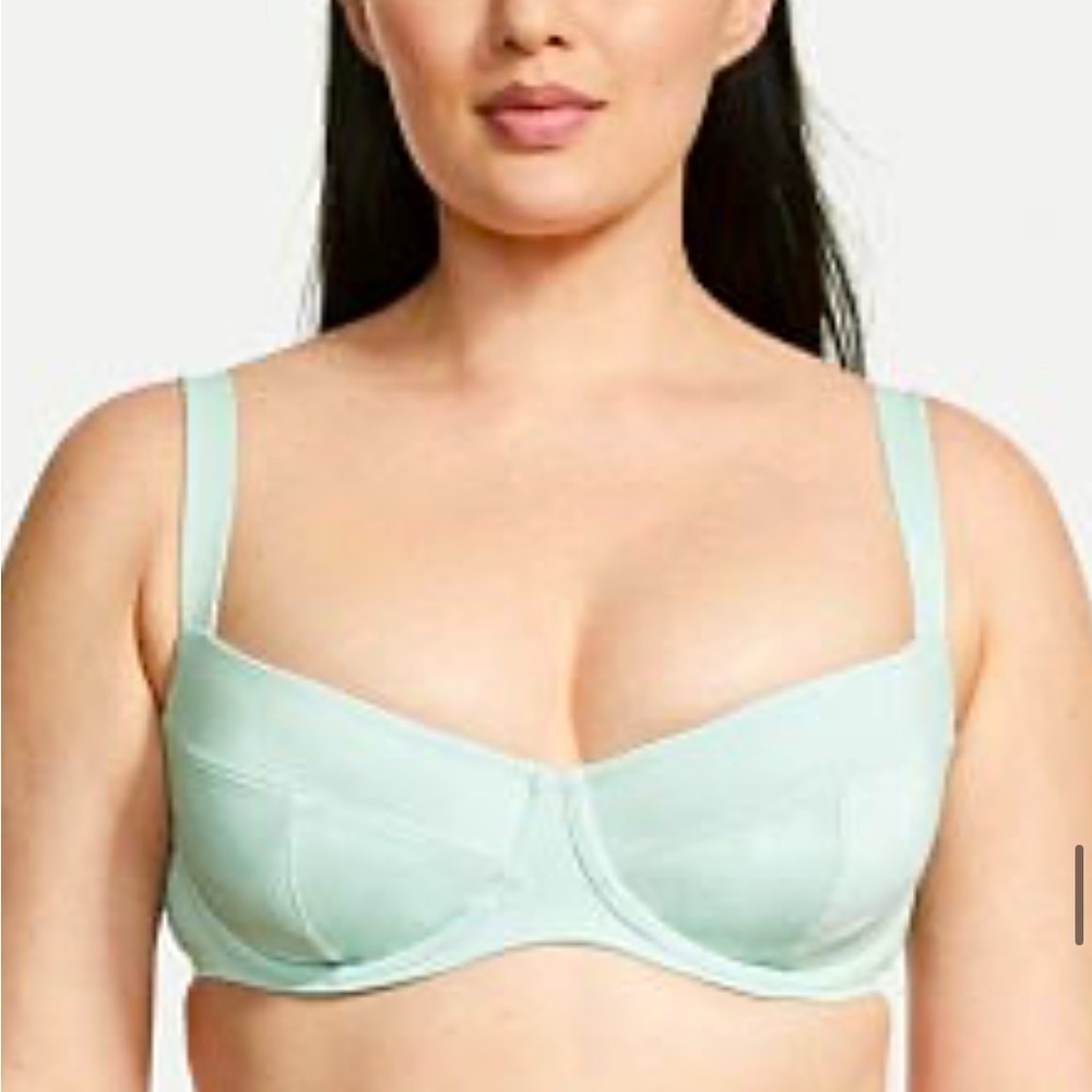 NWT VS BIKINI TOP